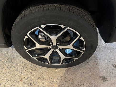 Used 2025 Jeep Compass Limited image 30