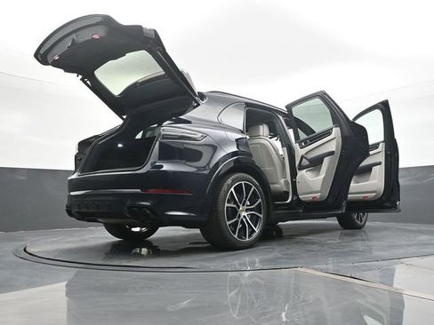 Certified 2021 Porsche Cayenne GTS AWD/4WD image 27