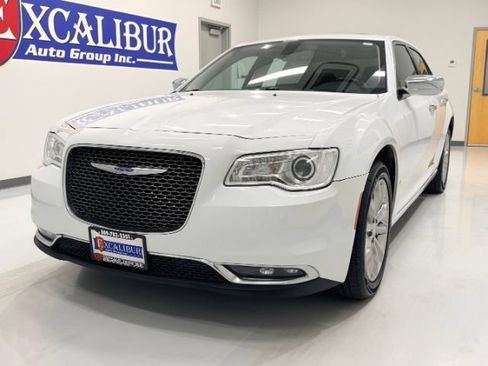 Used 2020 Chrysler 300 Limited AWD/4WD image 4