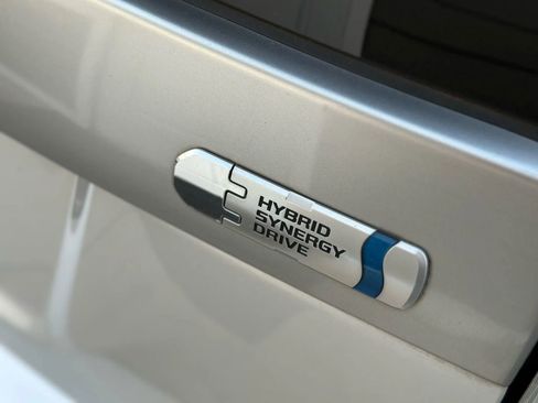 Used 2014 Toyota Prius Plug-In Hybrid image 33