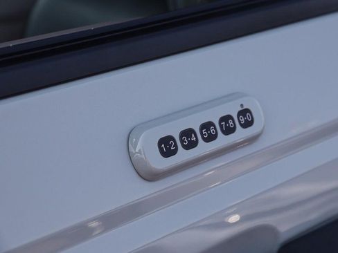 Used 2023 Ford Bronco Wildtrak AWD/4WD image 8