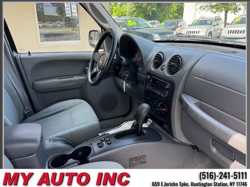 Used 2006 Jeep Liberty Sport w/ Off Road Group AWD/4WD image 25