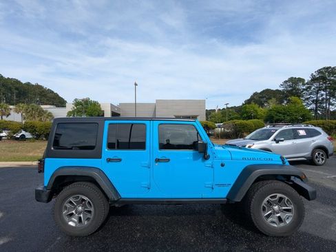 Used 2017 Jeep Wrangler Unlimited Rubicon w/ Connectivity Group image 4