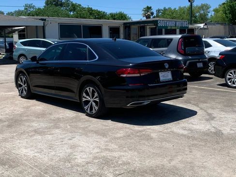 Used 2021 Volkswagen Passat 2.0T SE FWD image 5