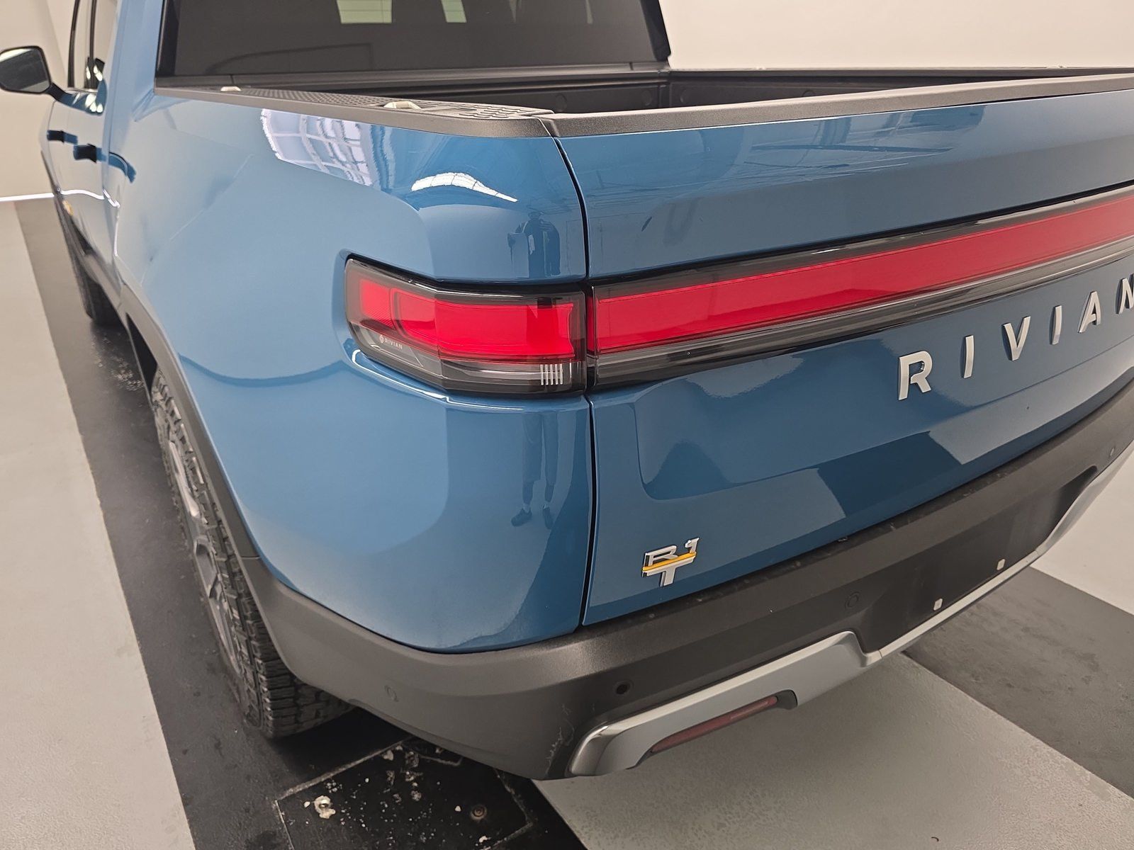 Used 2022 Rivian R1T Launch Edition AWD/4WD image 35