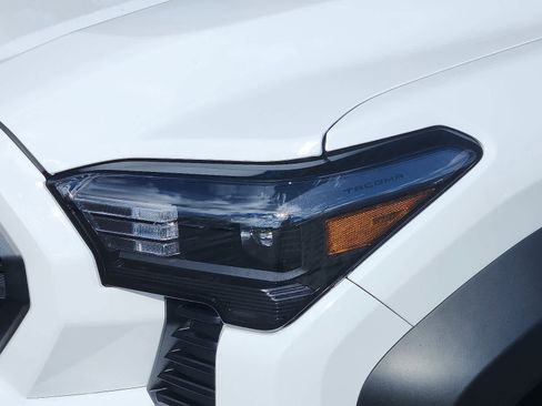 Used 2024 Toyota Tacoma TRD Off-Road image 10