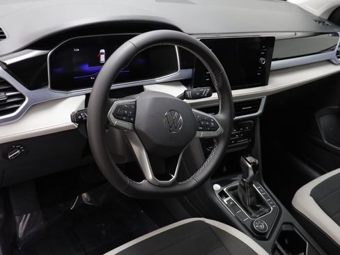 New 2026 Volkswagen Taos SE image 6