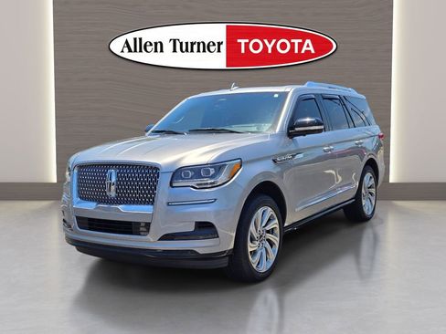 Used 2024 Lincoln Navigator Reserve AWD/4WD image 5