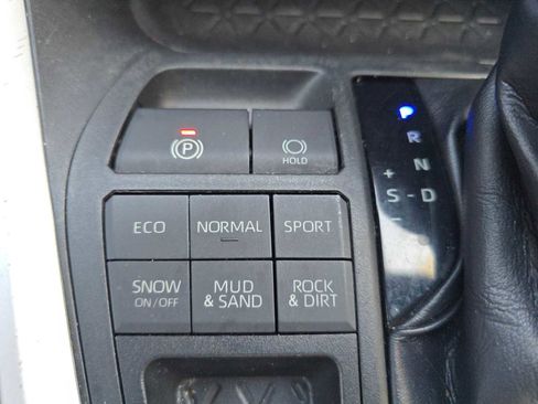 Used 2020 Toyota RAV4 LE w/ All Weather Liner Package image 32