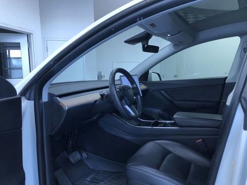 Used 2021 Tesla Model Y Long Range AWD/4WD image 10