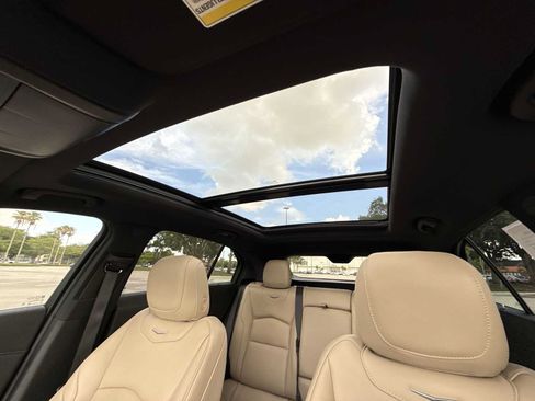 Used 2024 Cadillac XT4 Premium Luxury w/ Technology Package FWD image 17