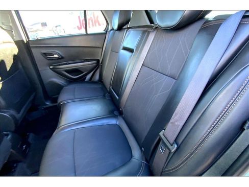 Used 2021 Chevrolet Trax LT image 28