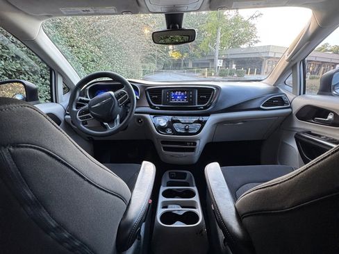 Used 2017 Chrysler Pacifica LX image 20