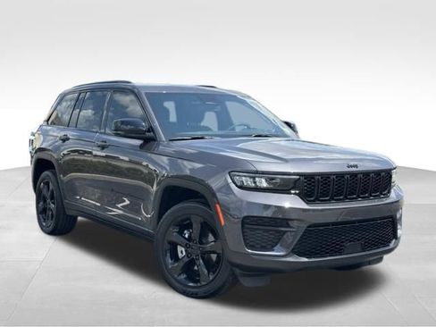 Used 2023 Jeep Grand Cherokee Altitude AWD/4WD image 1