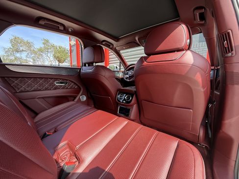 Used 2021 Bentley Bentayga V8 w/ First Edition Specification image 18