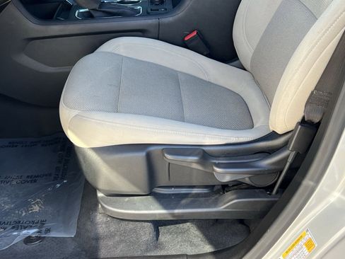 Used 2022 Chevrolet Traverse LS image 11