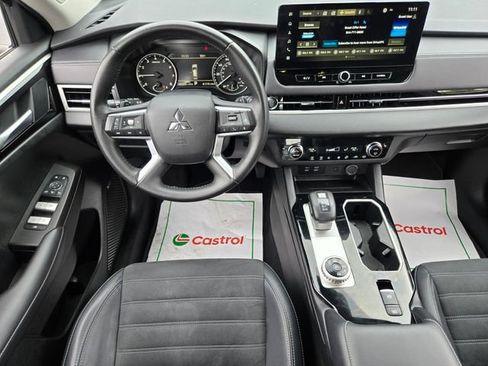 Used 2025 Mitsubishi Outlander SE AWD/4WD image 13
