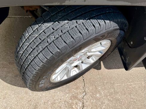 Used 2018 GMC Sierra 1500 SLE w/ Suspension Package, Off-Road AWD/4WD image 34