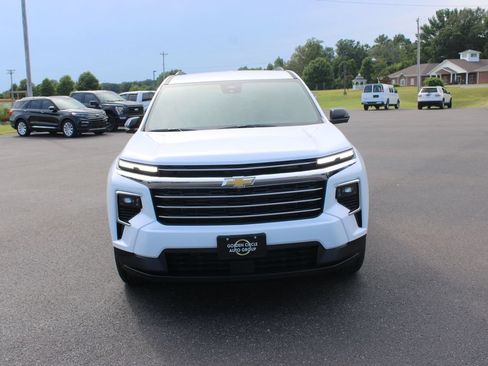 New 2027 Chevrolet Traverse LT w/ Driver Confidence Package FWD image 3