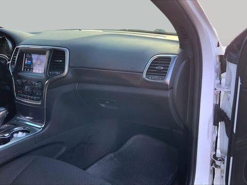 Used 2018 Jeep Grand Cherokee Laredo AWD/4WD image 18
