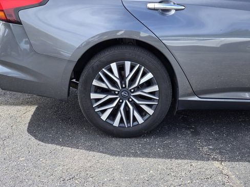 Used 2024 Nissan Altima 2.5 SV image 10