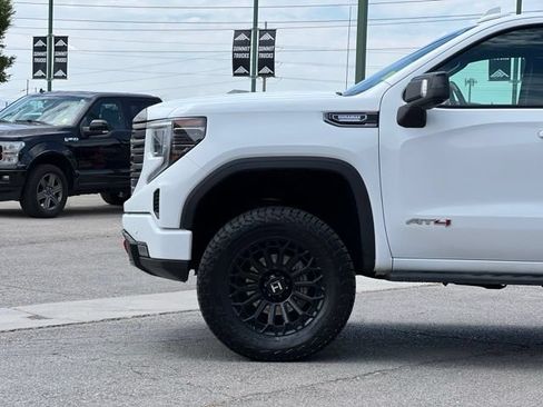 Used 2024 GMC Sierra 1500 AT4 w/ Technology Package AWD/4WD image 4