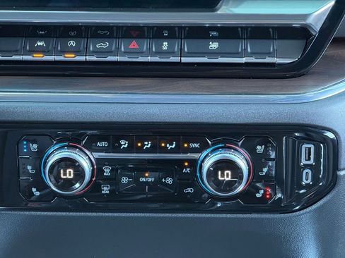 Used 2024 GMC Sierra 1500 SLT w/ SLT Convenience Package image 13