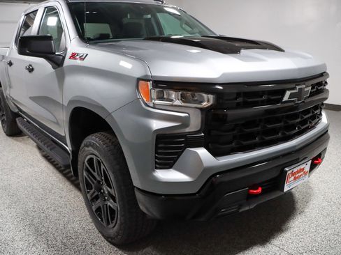 Used 2024 Chevrolet Silverado 1500 LT Trail Boss w/ Convenience Package II AWD/4WD image 5