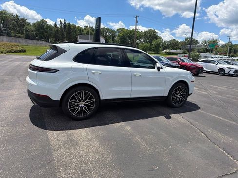 Used 2024 Porsche Cayenne AWD/4WD image 21