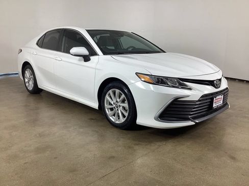 Used 2023 Toyota Camry LE FWD image 5