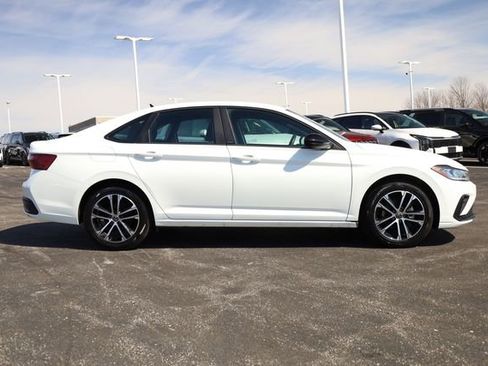 Used 2025 Volkswagen Jetta Sport FWD image 4
