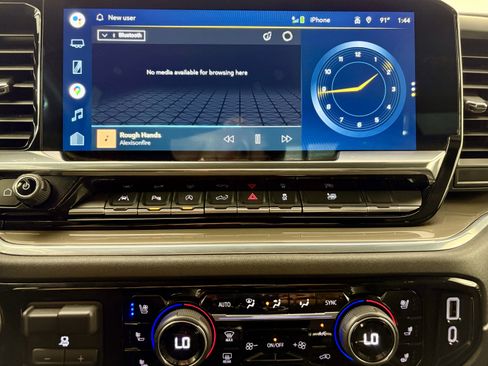 Used 2022 Chevrolet Silverado 1500 High Country w/ Technology Package image 16