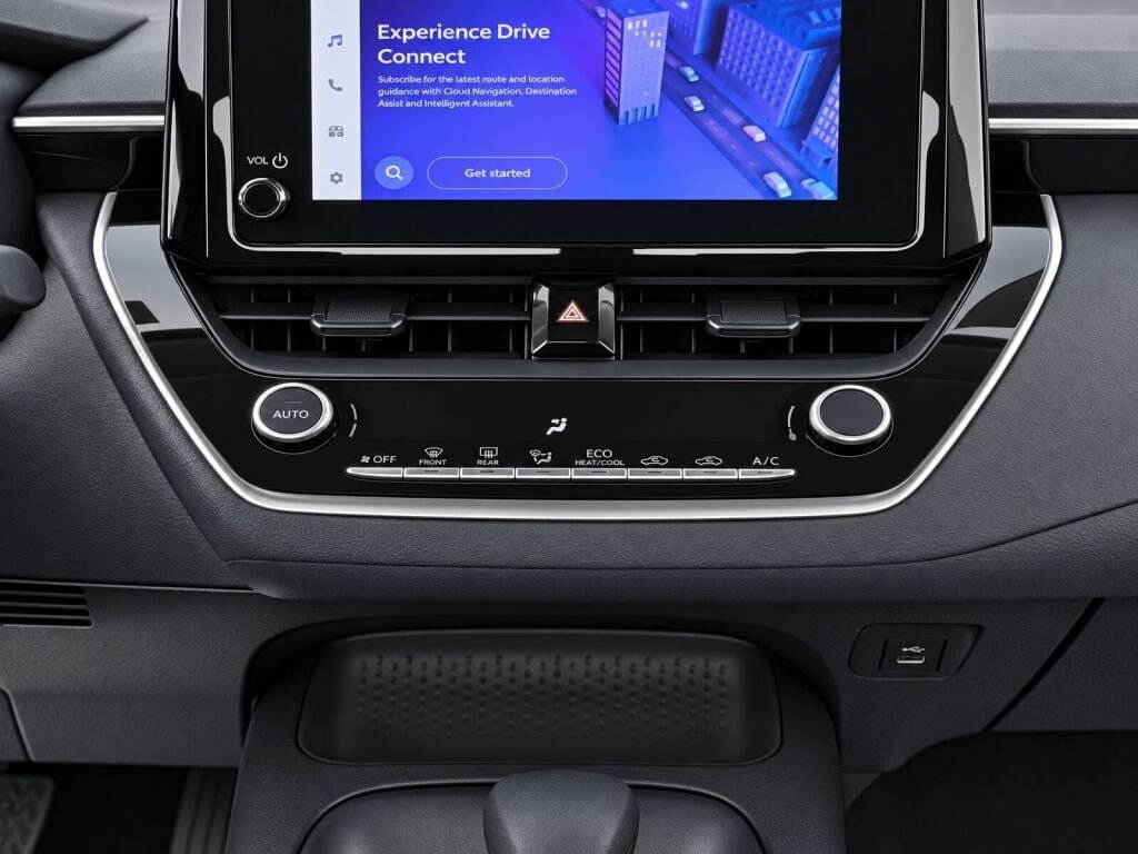 Certified 2025 Toyota Corolla LE FWD image 10