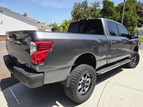 Used 2018 Nissan Titan SV w/ SV Convenience Package AWD/4WD image 35