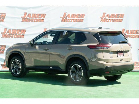 Used 2024 Nissan Rogue SV w/ SV Premium Package FWD image 14