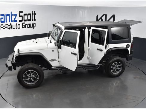 Used 2014 Jeep Wrangler Unlimited Rubicon w/ Connectivity Group AWD/4WD image 30