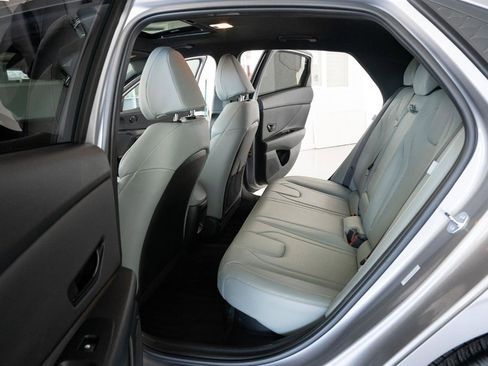 Used 2025 Hyundai Elantra Limited image 16