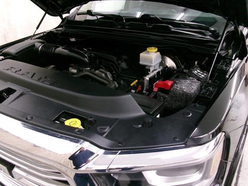 Used 2019 RAM 1500 Laramie AWD/4WD image 42