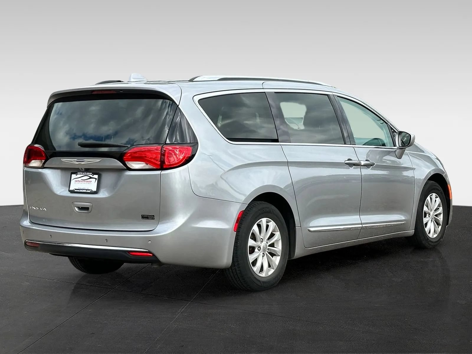 Used 2018 Chrysler Pacifica Touring-L FWD image 7