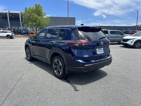 Certified 2026 Nissan Rogue SV FWD image 3