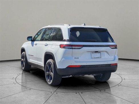 New 2025 Jeep Grand Cherokee Altitude image 10