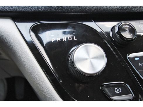 Used 2018 Chrysler Pacifica Touring Plus image 28