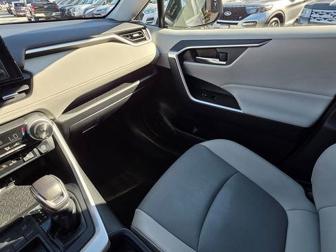 Used 2020 Toyota RAV4 XLE Premium image 42