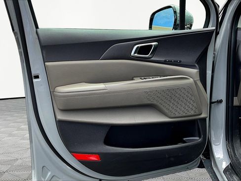 Certified 2025 Kia Carnival EX FWD image 17