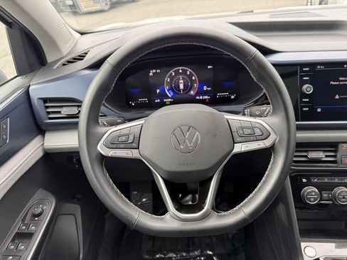Used 2024 Volkswagen Taos SE AWD/4WD image 15