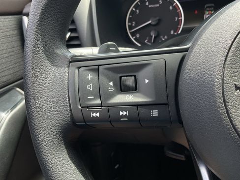 Used 2023 Nissan Rogue S AWD/4WD image 29