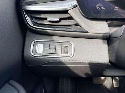 Used 2025 Buick Enclave Preferred AWD/4WD image 19