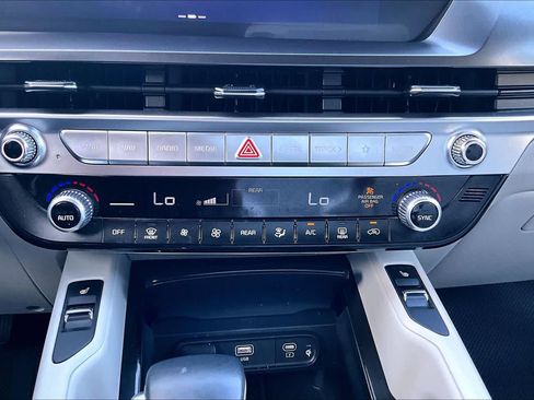 Certified 2025 Kia Telluride S FWD image 33
