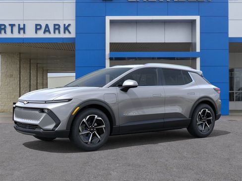 New 2026 Chevrolet Equinox EV LT image 2