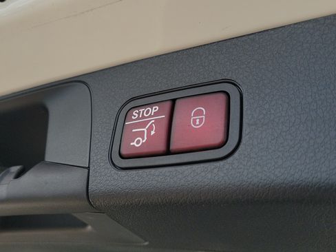 Certified 2026 Mercedes-Benz GLB 250 image 9